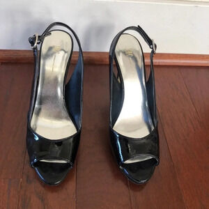 INC BLACK PATENT LEATHER SANDLES 7 excellent condition